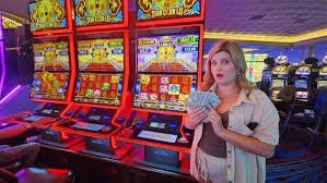 Tampilan live casino dan slot entertainment di kipertoto dengan antarmuka modern